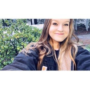 Meet your Posher, Katelyn